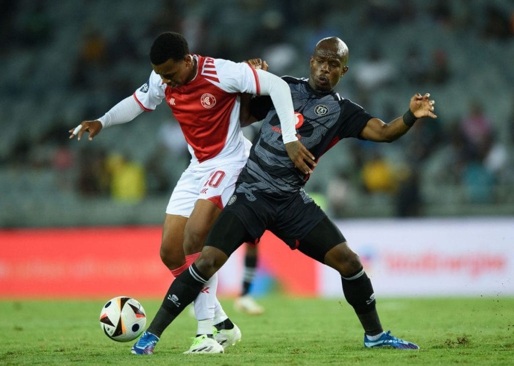 Orlando Pirates stuttered and failed to secure revenge against a gallant Cape Town Spurs on Wednesday night. Image Credit: (@OrlandoPirates/Twitter)