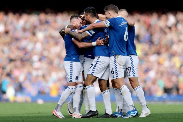 Everton against Liverpool as they take 2-0 victory