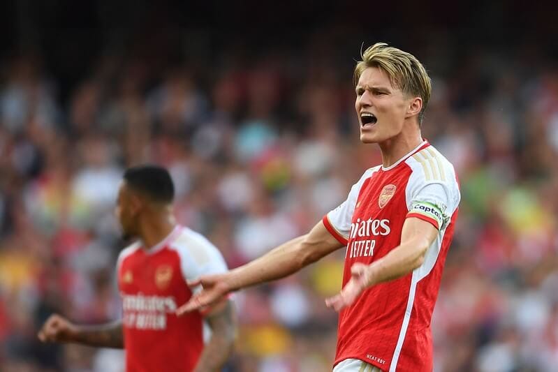 Arsenal fc regain top spot after win over Luton Town