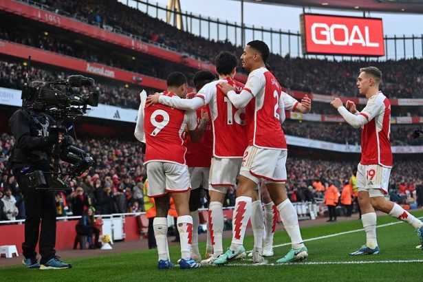 Arsenal wins 2-0 against Luton Town