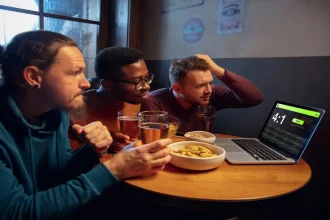 Navigating the Game: Which Sports Betting Site Is Better?