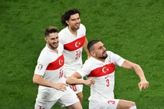 Türkiye Shocks Austria With 2-1 Victory to Advance to Quarterfinals