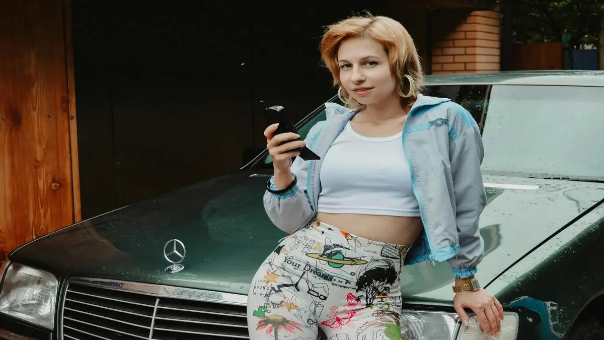 How Gen Z is Bringing '90s Fashion Back in Style