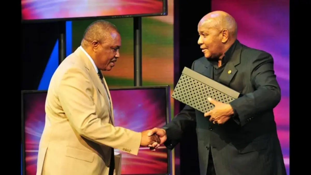 Irvin Khoza Honours Kaizer Motaung with R2 Million Gift