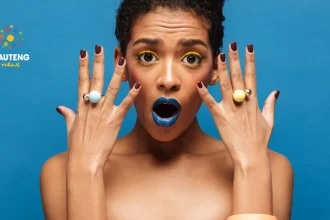 20 Stunning Short Nail Ideas for the Festive Season: Neutrals, Deep Tones, and Trendy Designs