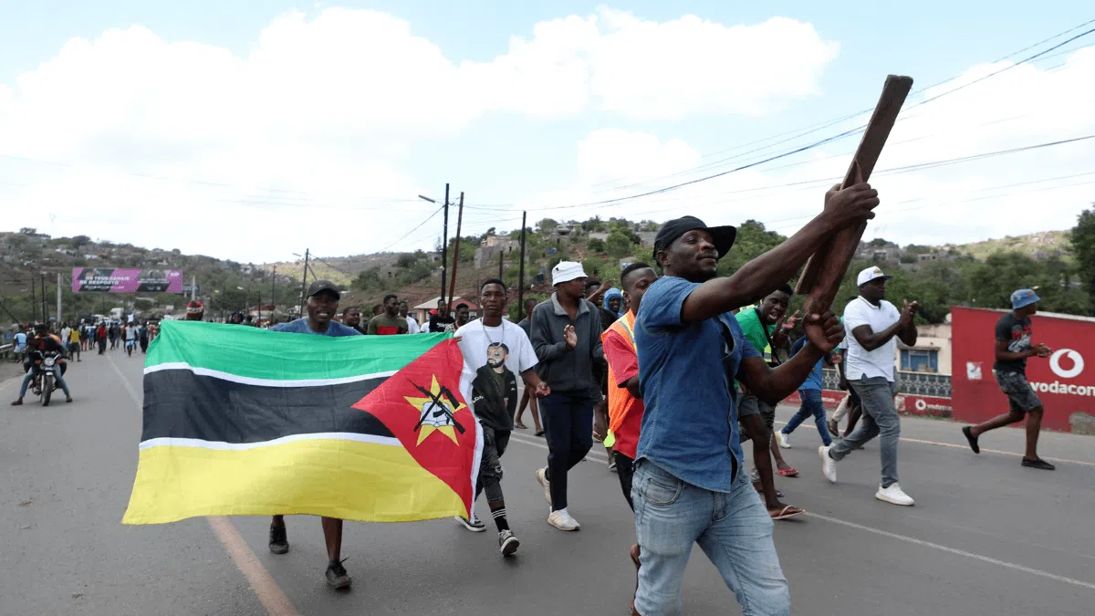 Tourists Flee Mozambique Due To Fears of Another Wave of Protests 50 Tourists Flee Mozambique Due To Fears of Another Wave Protests