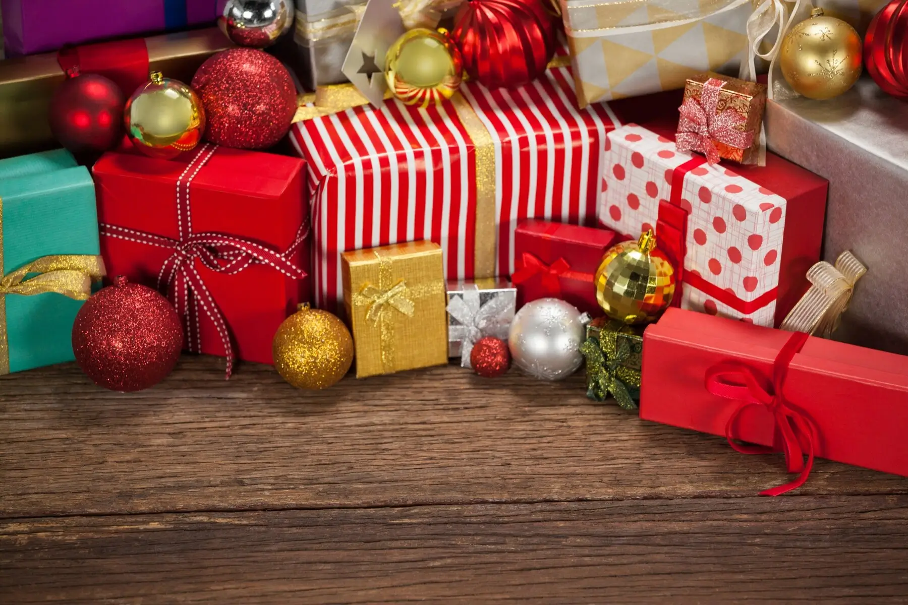 Ultimate Christmas Gift Guide: Perfect Presents to Make You a Holiday Hero