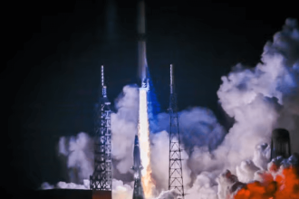 Liftoff! Jeff Bezos' Blue Origin New Glenn Rocket Launches from Cape Canaveral