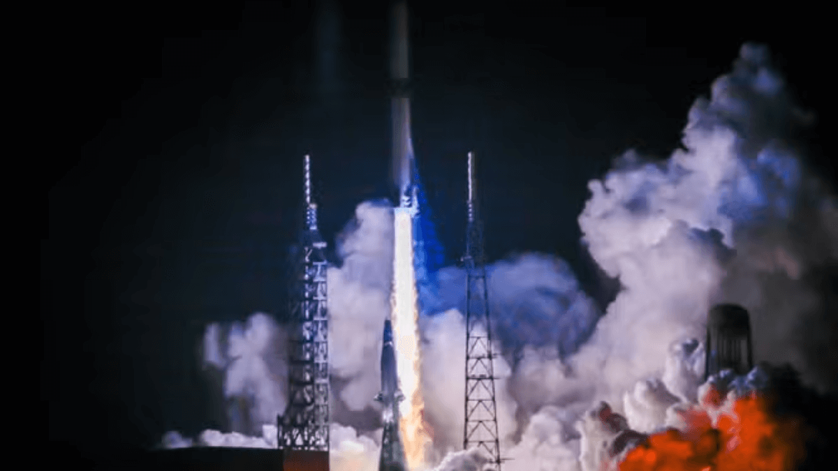 Liftoff! Jeff Bezos' Blue Origin New Glenn Rocket Launches from Cape Canaveral