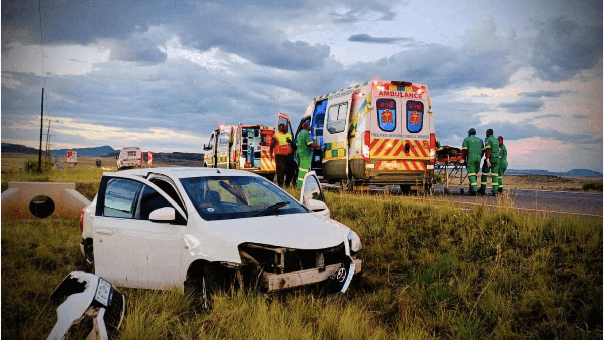 Driver Identified in Deadly N3 Crash at Van Reenen's Pass Involving Renault Clio