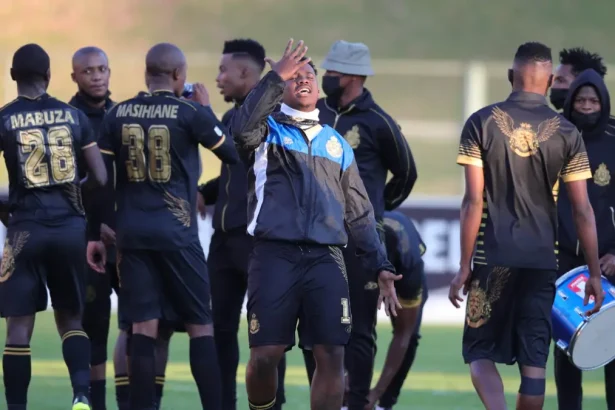 Tools Down: Royal AM Players Halt Training Amid Financial Crisis