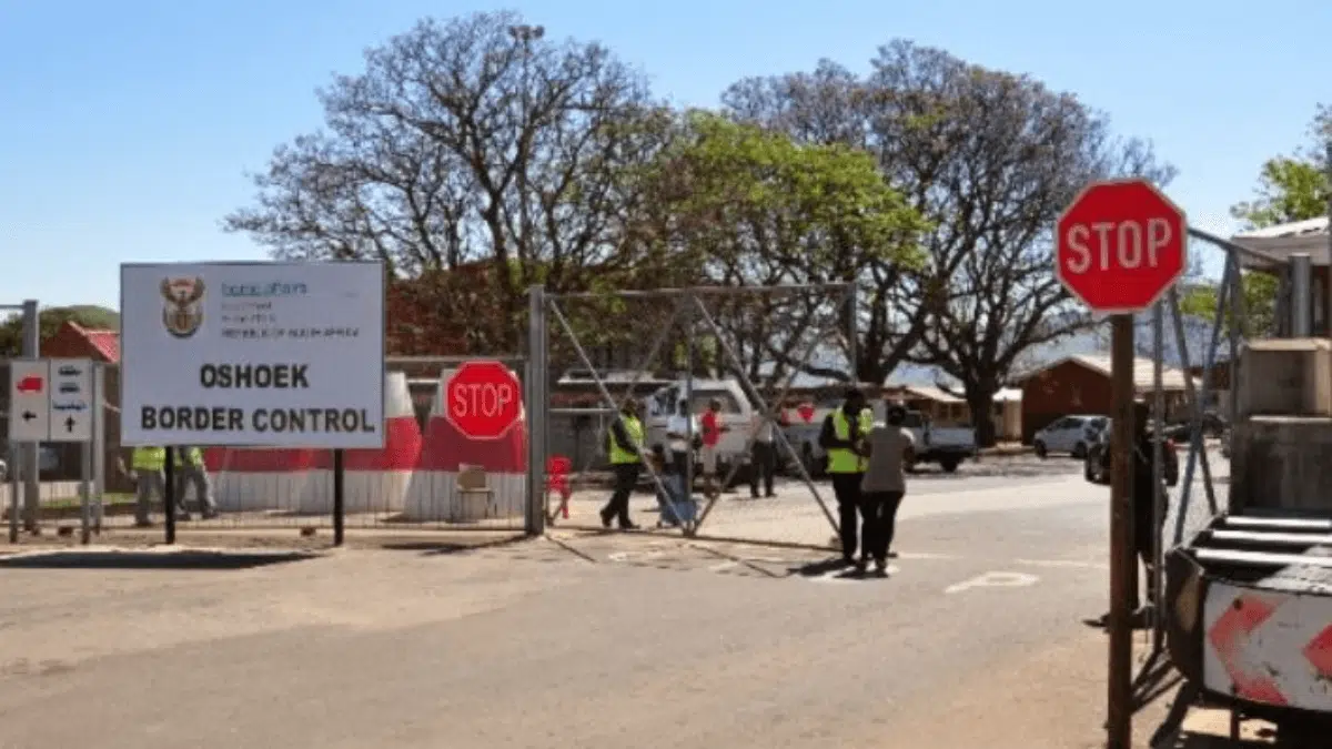 SA-Eswatini Border Closed After Truck Crash Damages Vehicles and Guardhouses at Oshoek Post