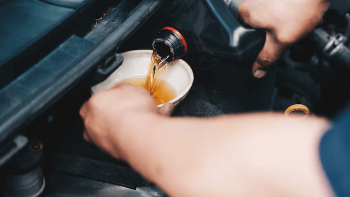 Oil Change Frequency: How Often Should You Change Your Car’s Oil? Expert Guidelines & Maintenance Tips