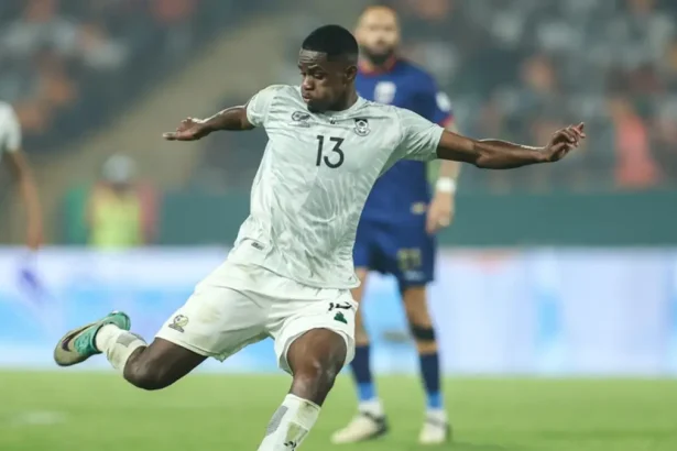 Kaizer Chiefs Transfer News - Midfield Reinforcements and Goalkeeper’s Overseas Move