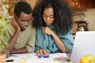 How couples can manage money together