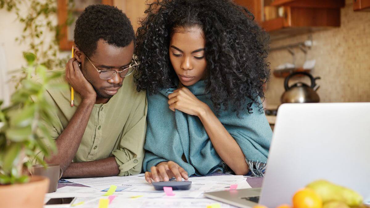 How couples can manage money together