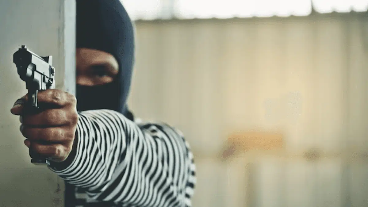 30 Armed Robbers Strike Pretoria Mall, Bomb 5 ATMs – One Injured