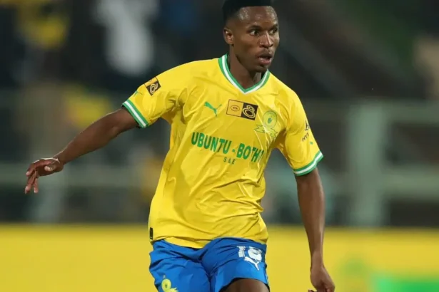 Could Themba Zwane Add His Experience to Kaizer Chiefs' Youthful Squad