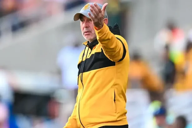 Nasreddine Nabi Denies Kaizer Chiefs Exit Rumours, Calls Reports ‘Unprofessional