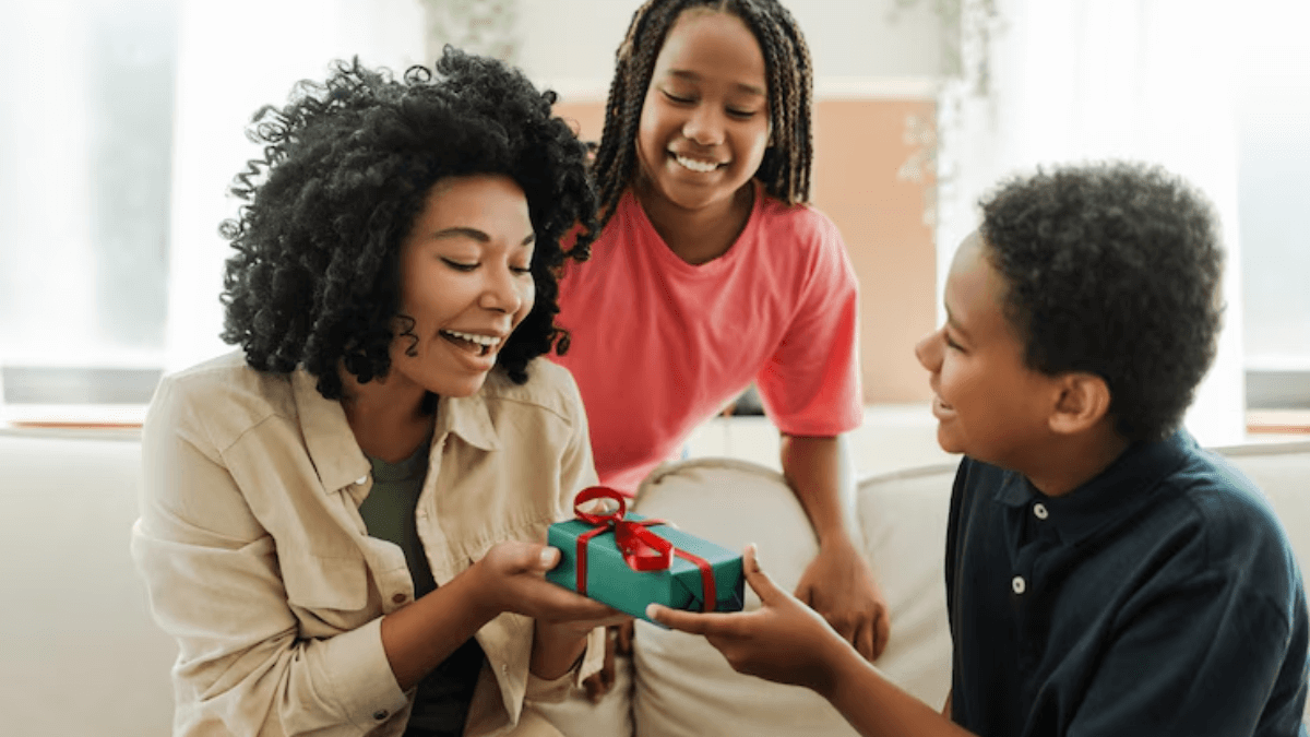 Mother's Day 2025: Top 10 Gift Ideas to Spoil Mom This Sunday 69 Mother's Day 2025: Top 10 Gift Ideas to Spoil Mom This Sunday