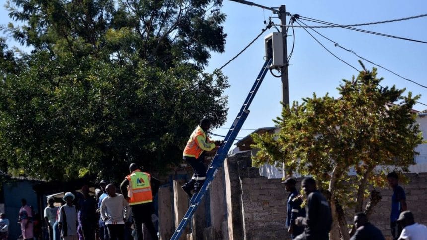 Alex Residents Attempt to Hold City Power Officials Hostage