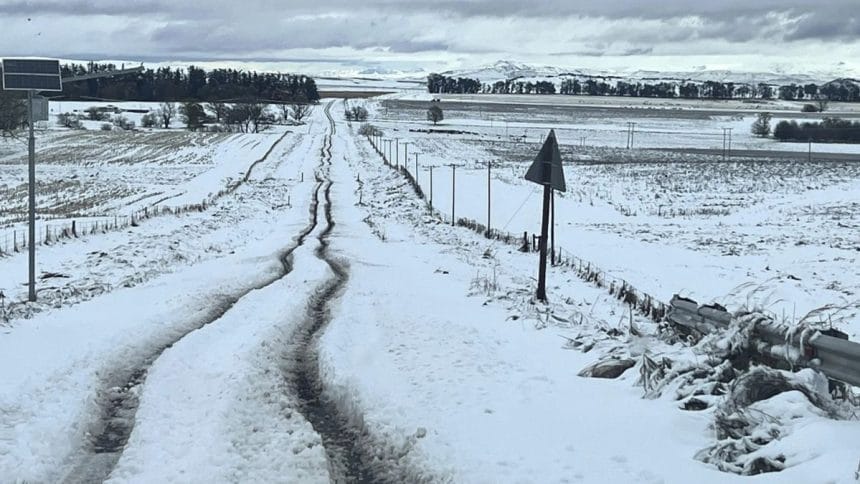 Schoolchildren Swept Away Due to Snow and Floods in EC