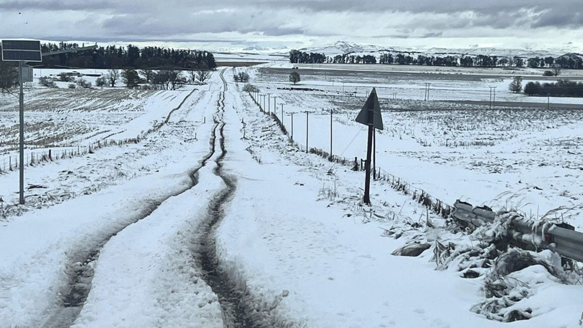 Schoolchildren Swept Away Due to Snow and Floods in EC