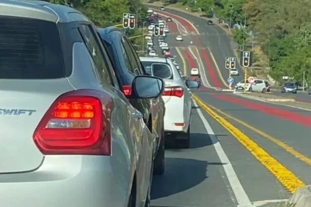 Katherine Street Traffic Gridlocks After Lane Converted to Rea Vaya Bus Lane