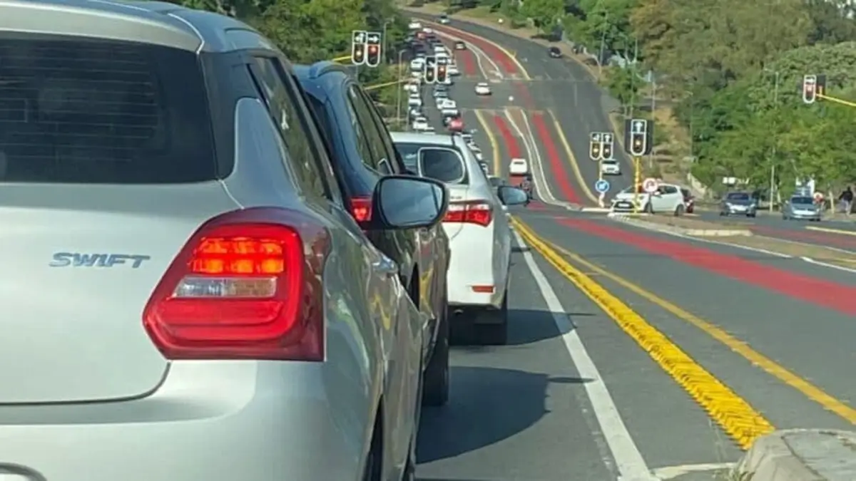 Katherine Street Traffic Gridlocks After Lane Converted to Rea Vaya Bus Lane