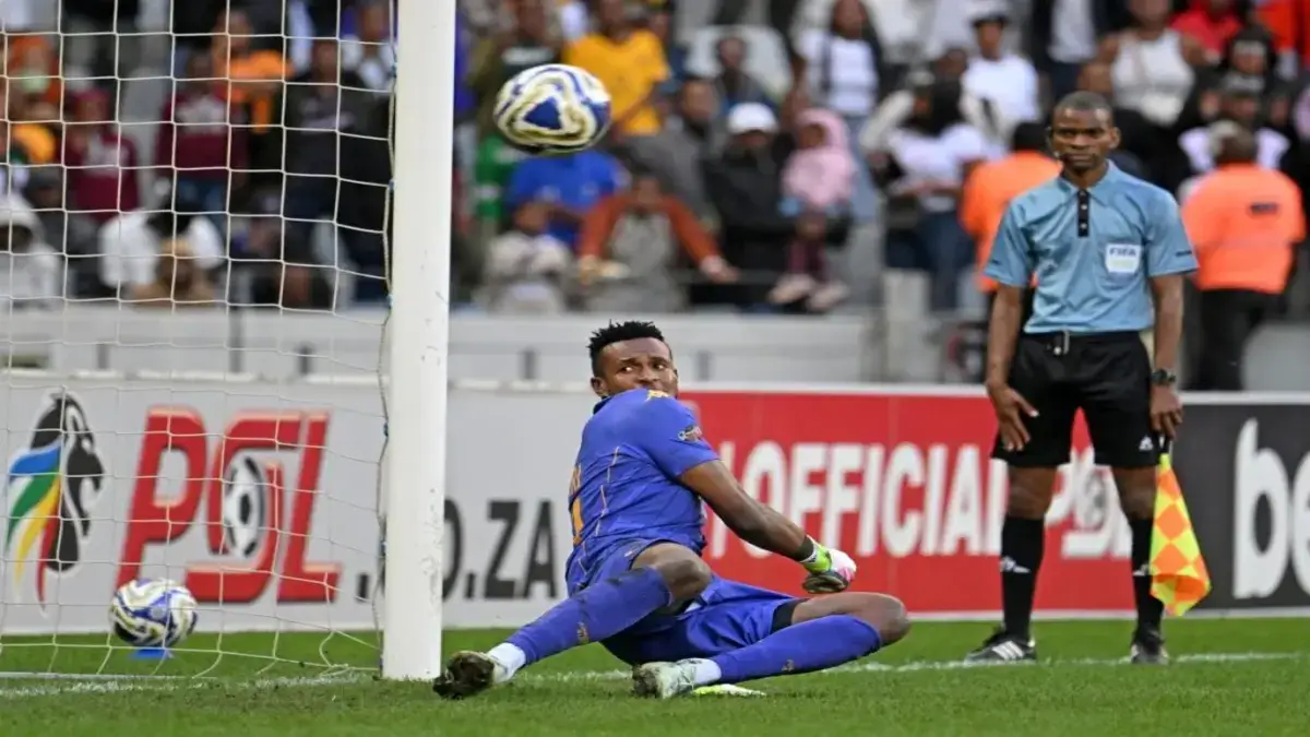 Why Kaizer Chiefs Goalkeeper Fiacre Ntwari Refused to Leave the Pitch
